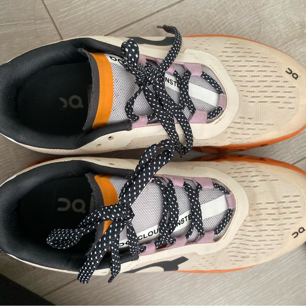On cloud athletic shoes cream and orange - Picture 2 of 5